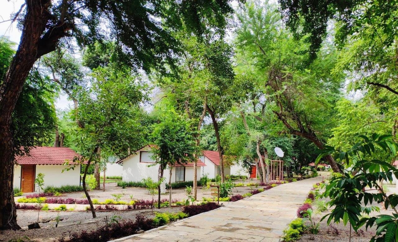 Aranya Vilas - A Nature Resort Udaipur Exterior foto
