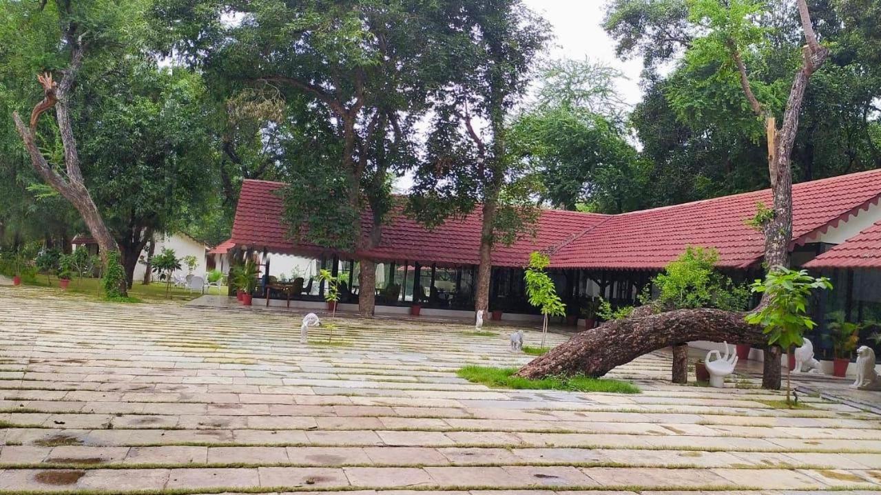 Aranya Vilas - A Nature Resort Udaipur Exterior foto